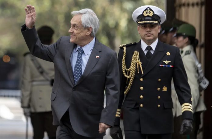 A un mes del estallido, crece el cuestionamiento contra Piñera