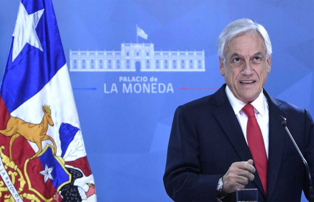 A un mes del estallido, crece el cuestionamiento contra Piñera