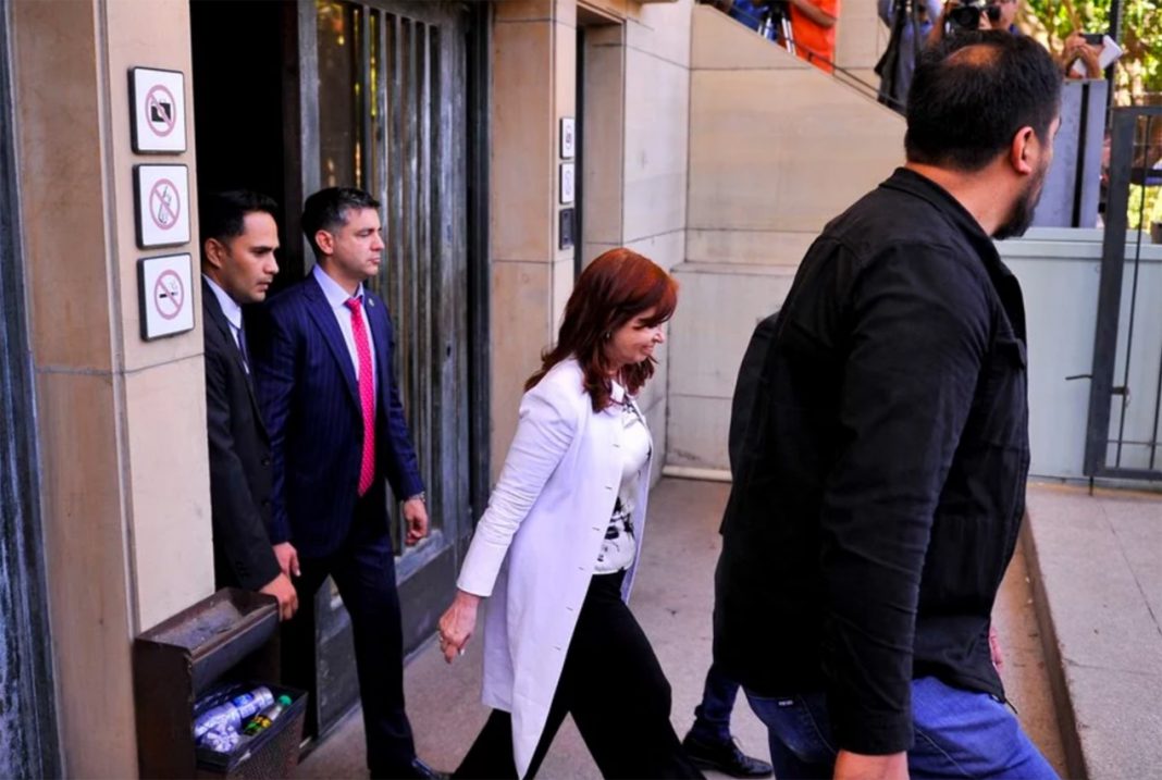 Desafiante y casi a los gritos, Cristina Kirchner exhibió su poder ante los jueces