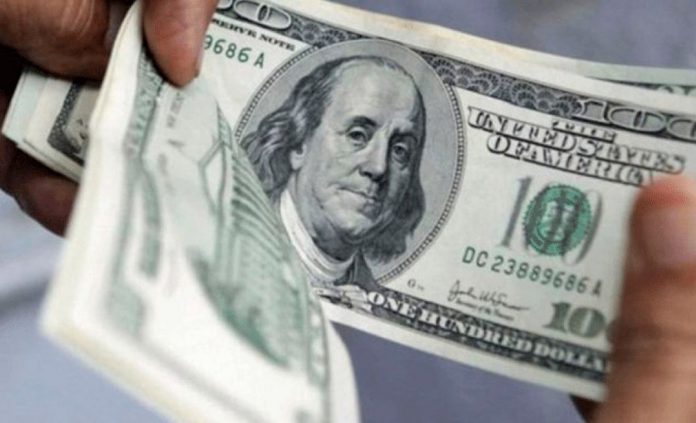 La compra de dólares para atesoramiento también tendrá el impuesto del 30%