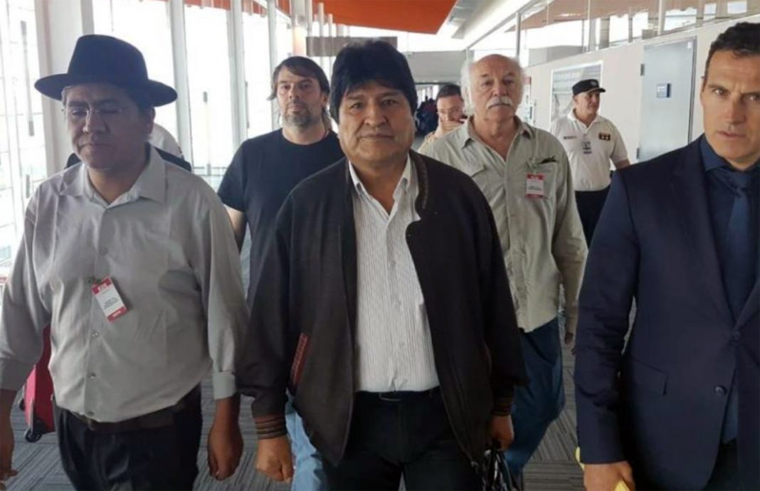 Evo Morales empezó sus trámites de refugiado, y desde aquí será jefe de campaña de su fuerza política