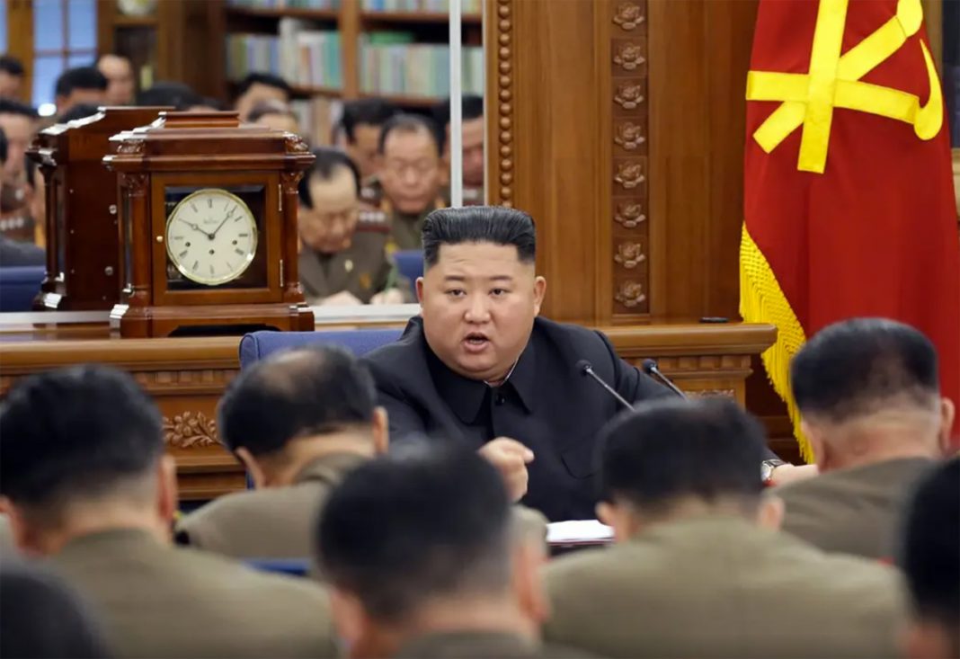 Desafiante, Kim llama a reforzar la capacidad militar