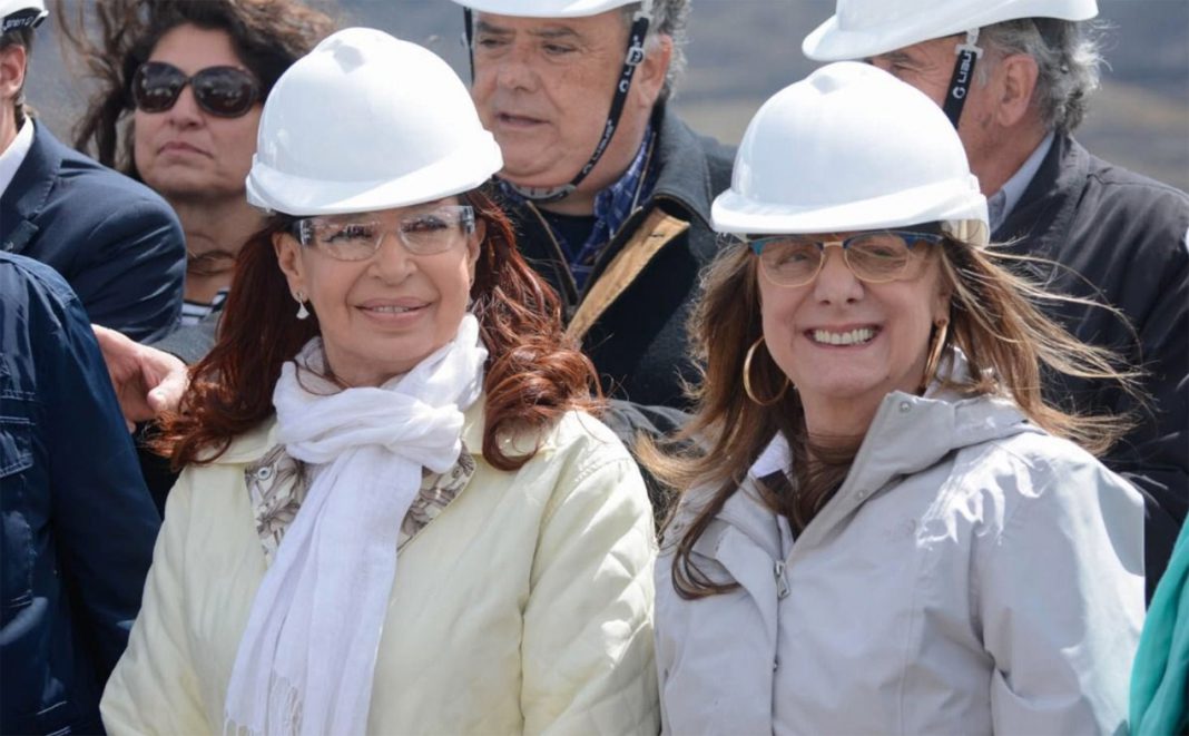Sin pudor: Cristina Fernández junto a Gerardo Ferreira en Cóndor Cliff. Se confirmó nuestro adelanto de ayer