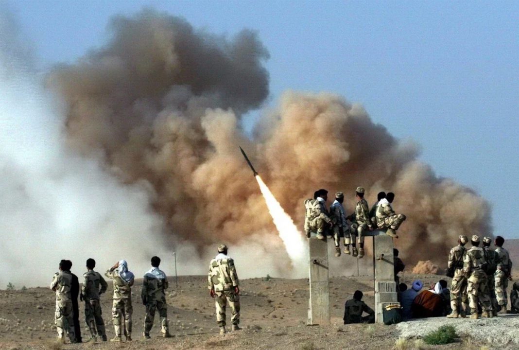 Cómo es la base militar de EE.UU. atacada con misiles por Irán que visitó Donald Trump hace un año