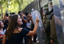 Disturbios en Chile en el día en que los estudiantes debían rendir los exámenes de ingreso a la universidad Disturbios en Chile en el día en que los estudiantes debían rendir los exámenes de ingreso a la universidad