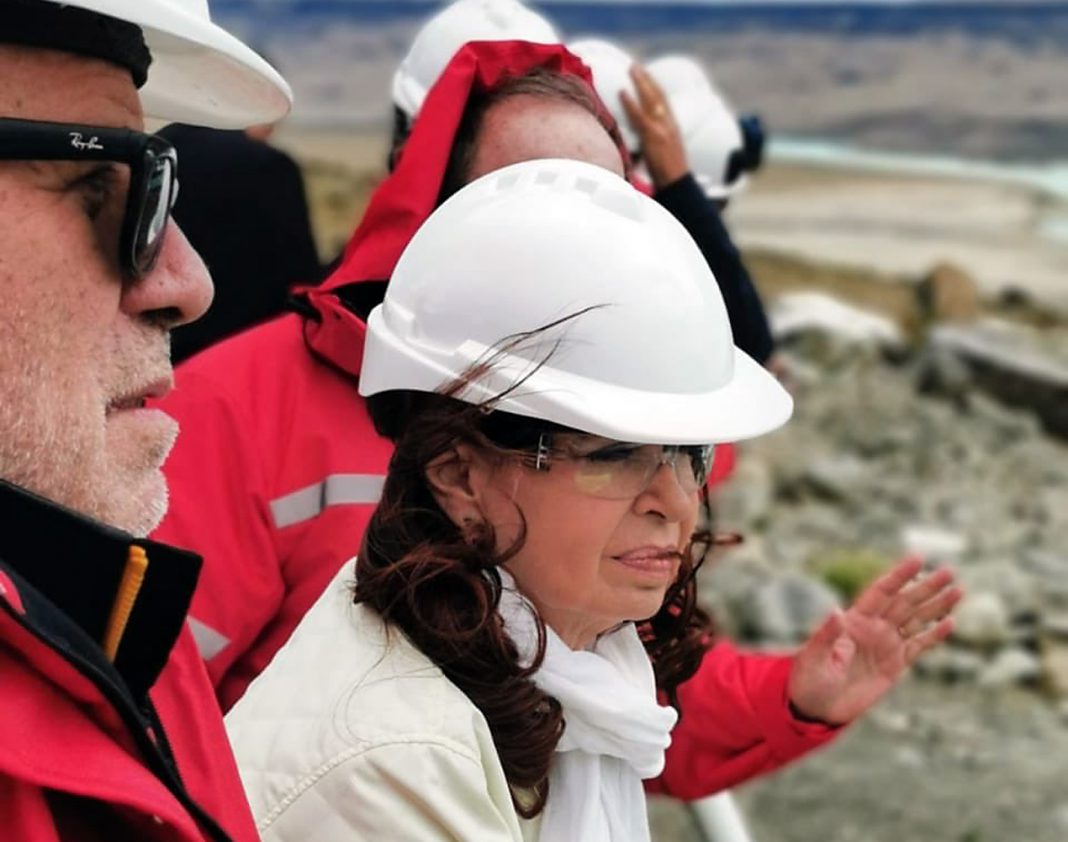 Sin pudor: Cristina Fernández junto a Gerardo Ferreira en Cóndor Cliff. Se confirmó nuestro adelanto de ayer