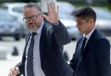 Denuncian en la Justicia que en una oficina del Ministerio de Desarrollo Productivo encontraron un sobre con US$ 10 mil Denuncian en la Justicia que en una oficina del Ministerio de Desarrollo Productivo encontraron un sobre con US$ 10 mil