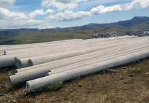 Pasos fronterizos sin luz mientras Vialidad Provincial tiene hace más de 4 años tirados los postes en un barrio de Río Turbio Pasos fronterizos sin luz mientras Vialidad Provincial tiene hace más de 4 años tirados los postes en un barrio de Río Turbio