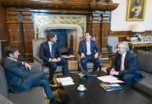 Mientras las heladeras siguen vacías, las jubilaciones congeladas y los que producen, exprimidos, al gobierno se le ocurre “federalizar el gabinete” Mientras las heladeras siguen vacías, las jubilaciones congeladas y los que producen, exprimidos, al gobierno se le ocurre “federalizar el gabinete”