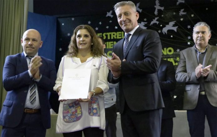 Con más del 80% de acatamiento al paro docente, el gobernador Arcioni inauguró el ciclo lectivo ante un reducido grupo de concurrentes