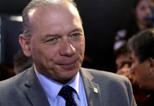 Sergio Berni insiste con la polémica por los presos políticos: “Somos militantes y tenemos la obligación de mostrar nuestra postura” Sergio Berni insiste con la polémica por los presos políticos: “Somos militantes y tenemos la obligación de mostrar nuestra postura”