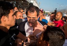 Nicolás Maduro refuerza la represión para frenar la nueva ofensiva de Juan Guaidó Juan Guaidó regresó a Venezuela, entre agresiones e insultos de militantes chavistas