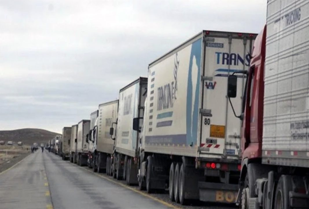 Fuertes quejas de Cámara Empresaria de TDF por las decisiones de Administrador de Aduana de Río Gallegos y la demora de hasta 4 días en los camiones