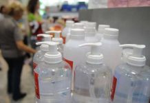 Confirman cuatro nuevas muertes y ya son 146 las víctimas en el país El Gobierno fijó precios máximos para los barbijos y el alcohol en gel