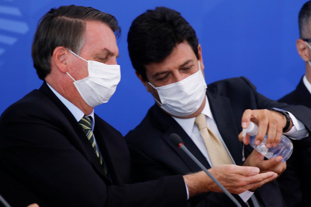 Otra estocada de Jair Bolsonaro a su ministro de Salud por el coronavirus en Brasil: “El paciente puede cambiar de médico”