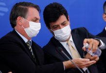 Otra estocada de Jair Bolsonaro a su ministro de Salud por el coronavirus en Brasil: “El paciente puede cambiar de médico”
