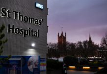 Boris Johnson recibe oxígeno tras ser hospitalizado