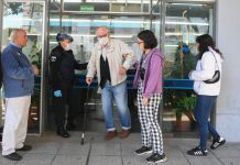 Abrirán los bancos este fin de semana por las largas filas para pagar jubilaciones y planes sociales