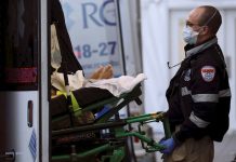 Estados Unidos registró la cifra diaria de muertos más alta del mundo y suma 6.000 víctimas fatales Estados Unidos registró la cifra diaria de muertos más alta del mundo y suma 6.000 víctimas fatales