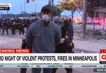 Detienen a un equipo de la CNN que estaba cubriendo los disturbios en Minneapolis