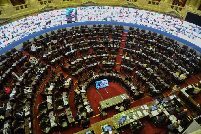 Diputados: el Frente de Todos bloqueó el debate por el DNU de los superpoderes a Santiago Cafiero - Foto: Telam