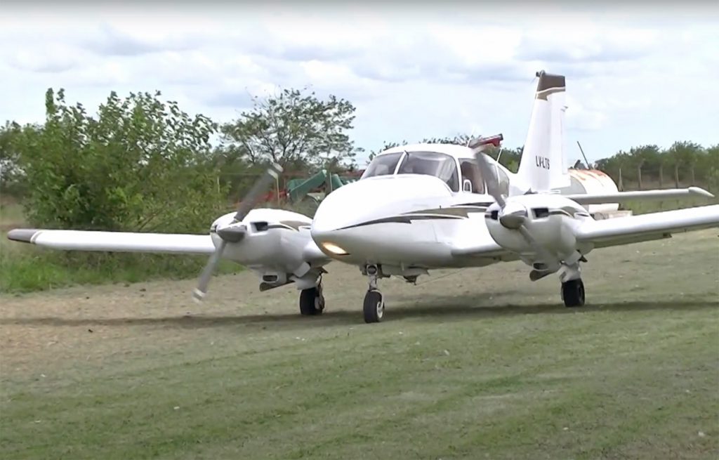 El Piper Azteca 250 E LV- LTS