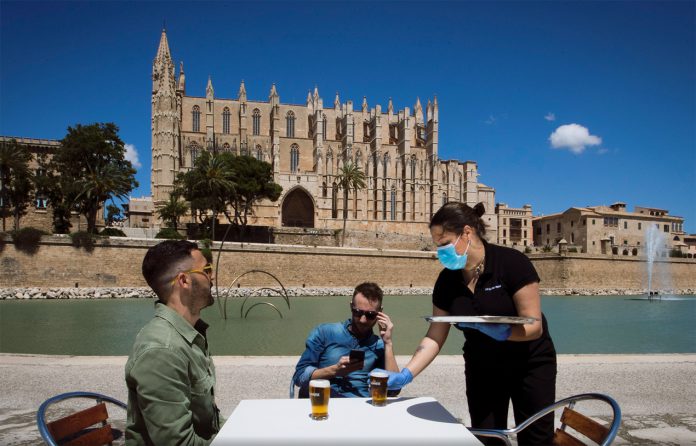 España levanta el estado de alarma y les da la bienvenida a los turistas