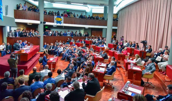 Otro bochorno legislativo en Chubut: se suspendió la sesión en la Legislatura