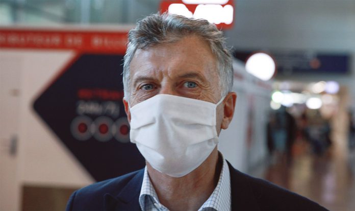 “Calma”, el mensaje de Mauricio Macri a los argentinos al llegar a Francia
