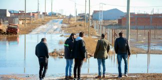 Río Gallegos: inundados en las calles y sin agua en las casas. La Santa Cruz de los Kirchner; 30 años de desidia, desinversión, promesas y relato