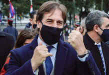 Uruguay volverá a las clases presenciales en tres etapas Seis meses de Lacalle Pou en Uruguay: el éxito ante el coronavirus, una imagen en alza y el desafío de la economía que viene