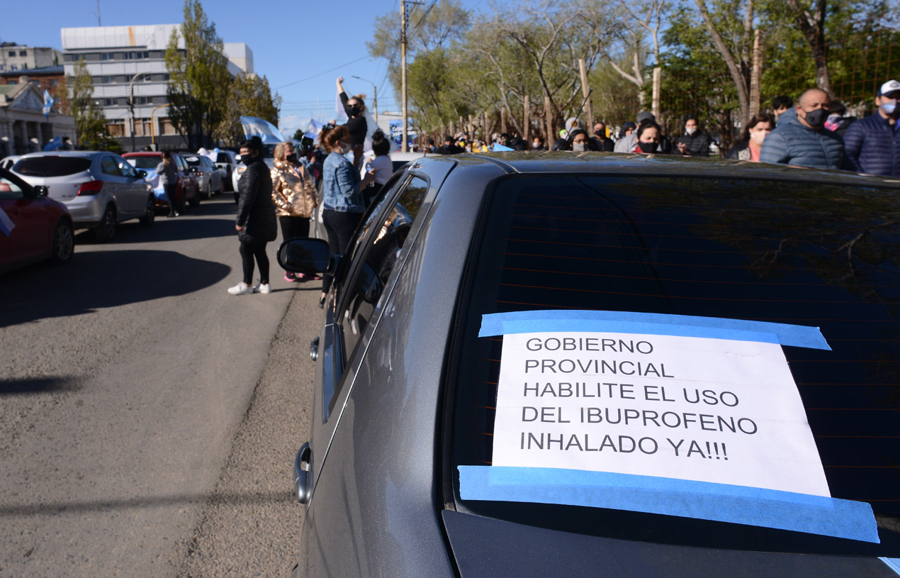 Los vecinos de Río Gallegos salieron masivamente este lunes a la calle - Foto: OPI Santa Cruz/Francisco Muñoz Los vecinos de Río Gallegos salieron masivamente este lunes a la calle - Foto: OPI Santa Cruz/Francisco Muñoz