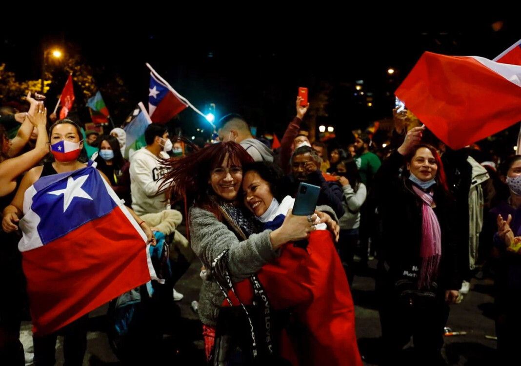 Histórico plebiscito en Chile: arrollador apoyo al cambio de la Constitución heredada de la dictadura de Pinochet