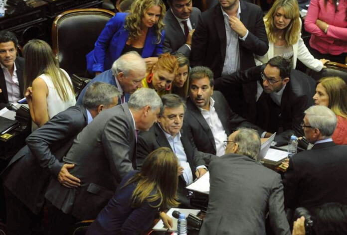 Alerta en la oposición por la propuesta K para modificar el reglamento y fijar sesiones virtuales permanentes en el Congreso