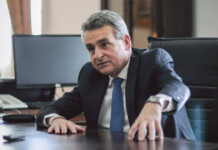 Agustín Rossi acusó a Gran Bretaña de "soberbia imperial" por objetar la compra de un avión a Corea