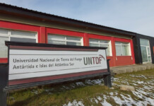 PIDEN QUE SE QUITE EL NOMBRE DE SANTIAGO MALDONADO AL AULA MAGNA DE LA UNTDF La Universidad Nacional de Tierra del Fuego, Antártida e Islas del Atlántico Sur