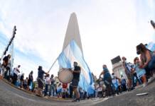 27F: a qué hora es la marcha por los vacunados Vip, convocada para el sábado El octavo banderazo al Gobierno apuntó contra el fallo de la Corte - Foto: Telam