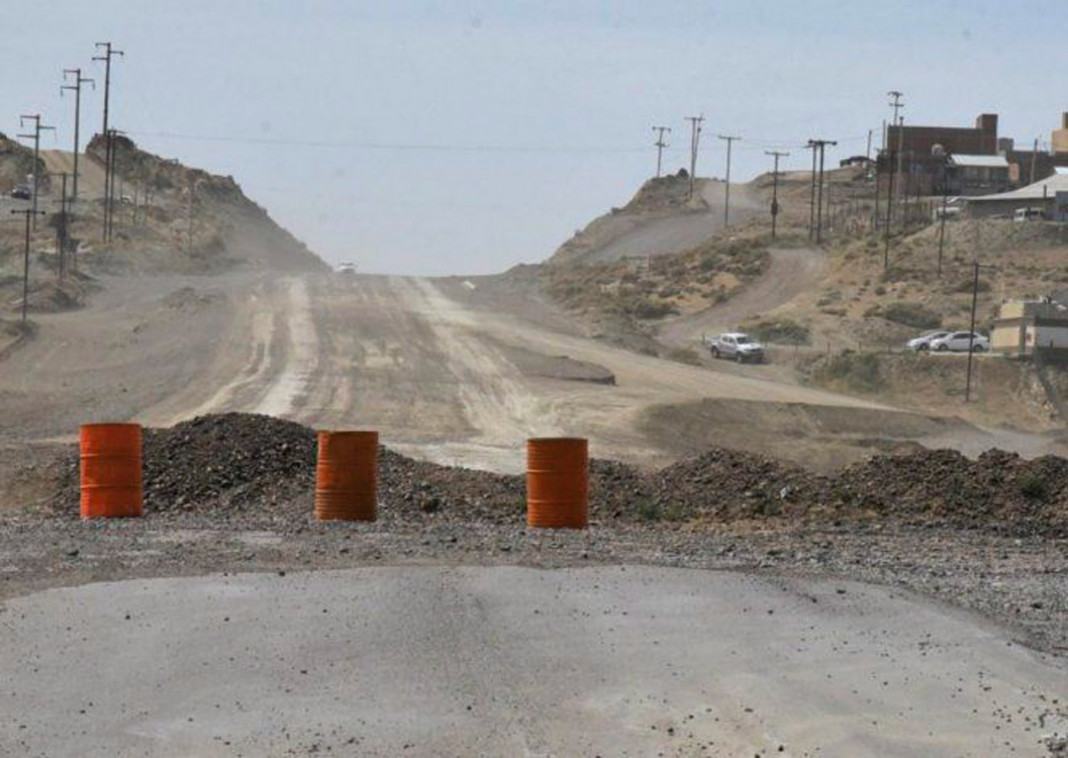 Inauguraron 700 metros de ruta en Caleta Olivia, pero nadie recordó que es parte de las obras que Lázaro Báez cobró dos veces y nunca hizo