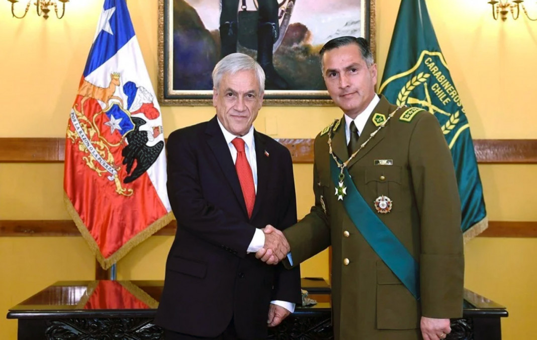 Cercado por las críticas, renunció el jefe de Carabineros de Chile