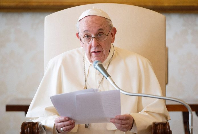 El Papa advirtió del peligro de convertir a la Iglesia en un partido político o una empresa
