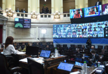 Senado: el oficialismo avanza con la nueva fórmula de movilidad jubilatoria en medio de fuertes críticas opositoras Sesión Especial remota del Honorable Senado de la Nación en la que se debate el Presupuesto 2021, el 12 de Noviembre de 2020, en Buenos Aires, Argentina - Foto: Charly Diaz Azcue/Comunicación Senado