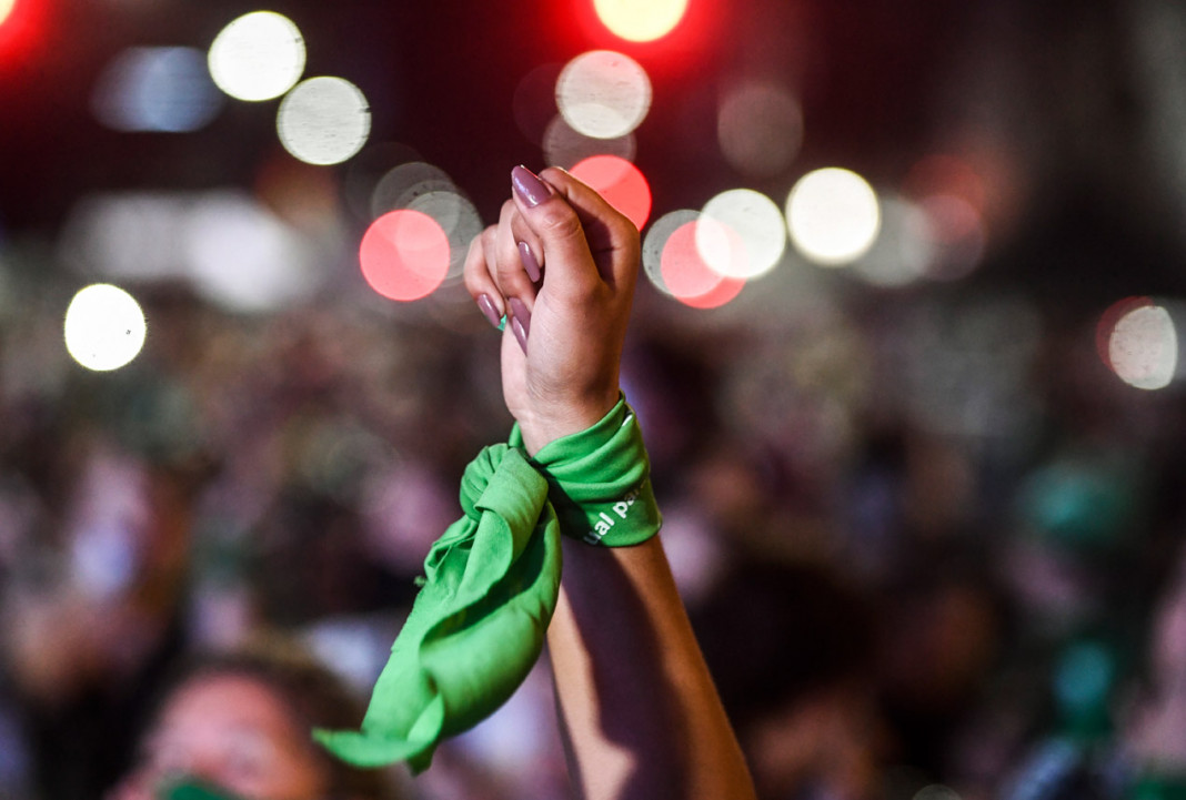 Diputados le dio media sanción a la legalización del aborto y ahora se define en el Senado