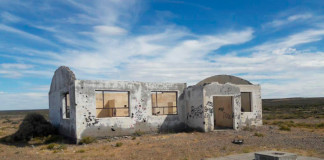Aeropuerto de Caleta Olivia: perdió las alas y la desidia oficial lo dejó en caída libre