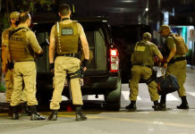 Bandas de ladrones armados hacen estragos en Brasil: matan, roban bancos y toman rehenes en dos golpes en 24 horas Bandas de ladrones armados hacen estragos en Brasil: matan, roban bancos y toman rehenes en dos golpes en 24 horas
