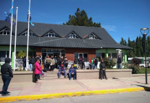 Municipales protestaron, el intendente culpó a la provincia y mágicamente, apareció la plata