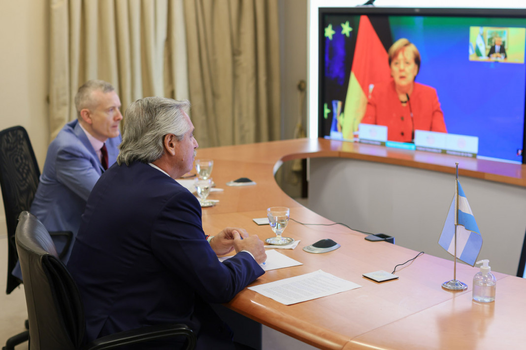 Alberto Fernández habló por videoconferencia con Ángela Merkel