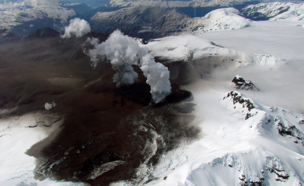 El volcán Hudson en alerta “amarilla” es una amenaza natural que más desastre puede ocasionar a la Patagonia argentina y Santa Cruz en particular