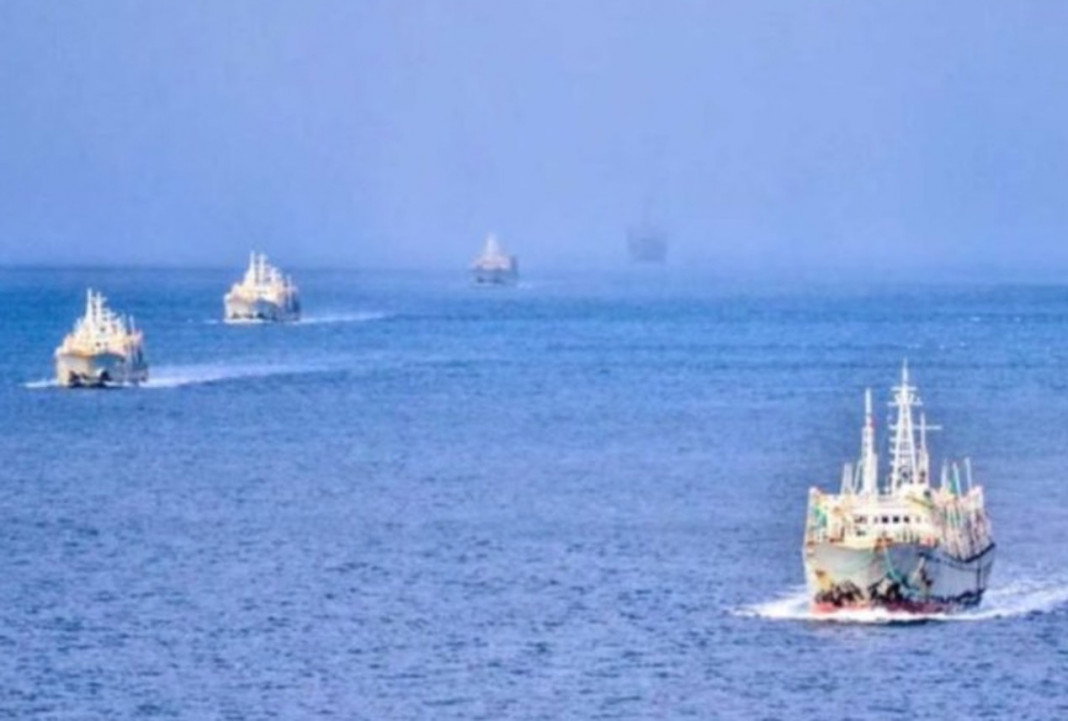 Chile detectó y sigue con tecnología satelital, 400 embarcaciones chinas de pesca ilegal que depredan las costas patagónicas del mar argentino