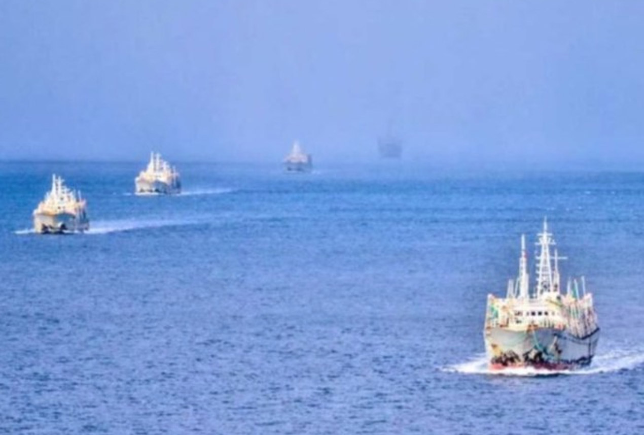 Chile detectó y sigue con tecnología satelital, 400 embarcaciones chinas de pesca ilegal que depredan las costas patagónicas del mar argentino