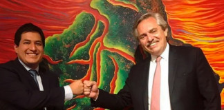 En Ecuador aseguran que el candidato de Rafael Correa fue vacunado en Argentina con la Sputnik V